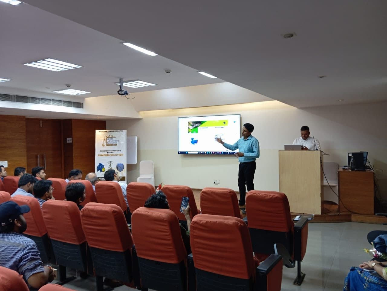 Founder Vikas Shankarlal Agrawal addressing a technical seminar